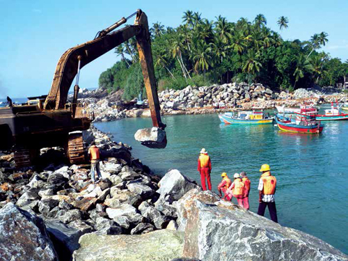 The United Nations Office for Project Services, which oversees projects like this Sri Lanka harbor construction, lacked a formal global project management process